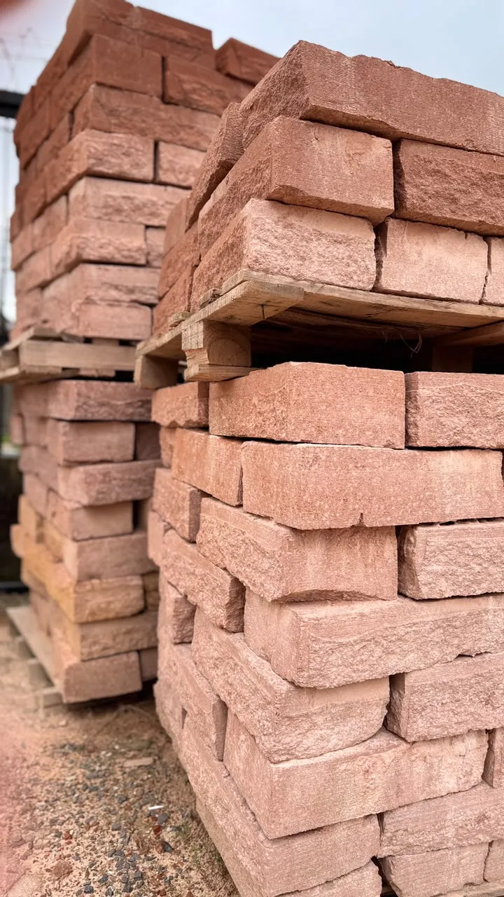 Paletes de tijolos para construção